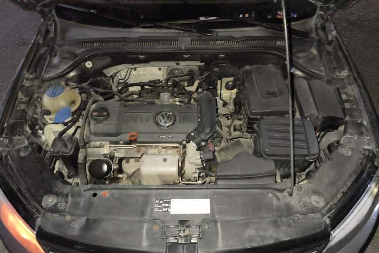 Used Volkswagen Sagitar 2012 1.4TSI Automatic Luxury Edition Engine Bay