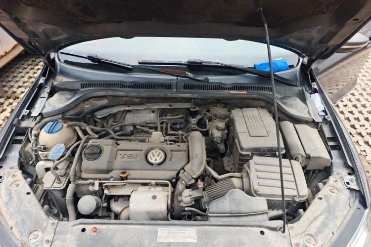 Used Volkswagen Sagitar 2012 1.4TSI Automatic Luxury Edition Engine Bay