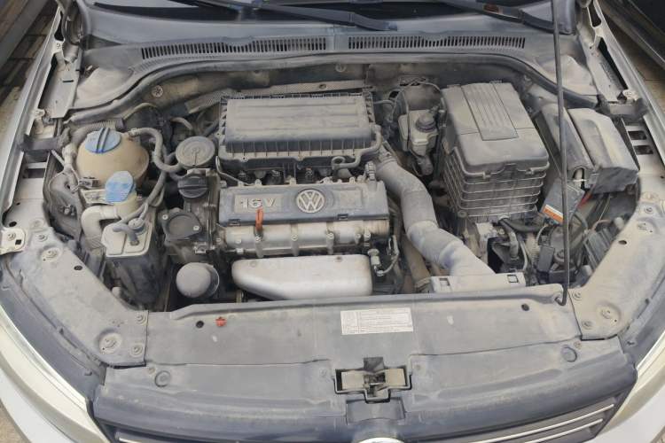 Used Volkswagen Sagitar 2012 1.6L Automatic Fashion Edition Engine Bay