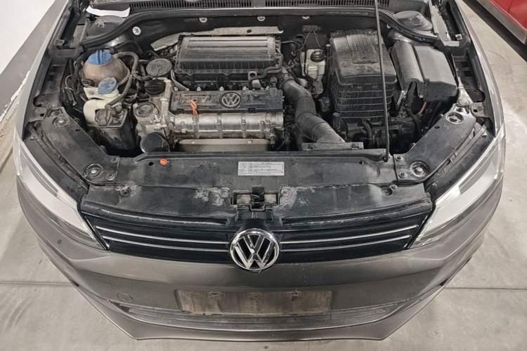 Used Volkswagen Sagitar 2012 1.6L Automatic Comfort Edition Engine Bay