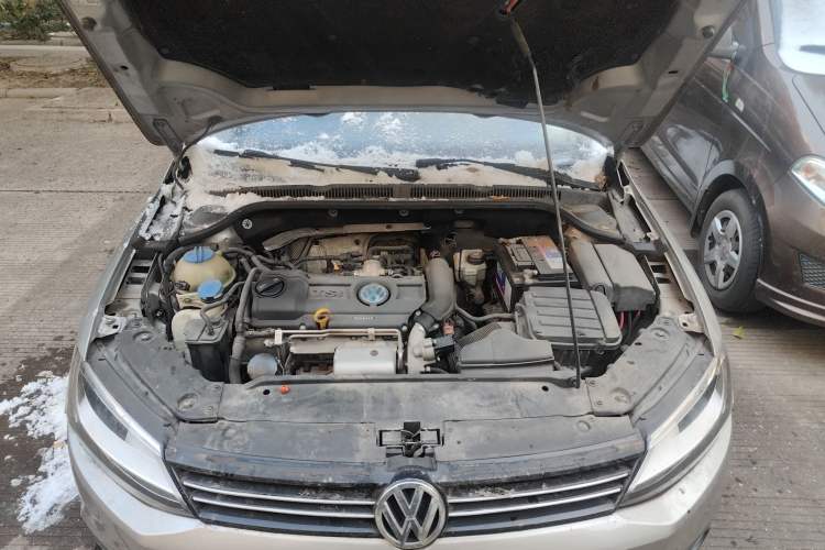 Used Volkswagen Sagitar 2012 1.4TSI Manual Luxury Model Engine Bay