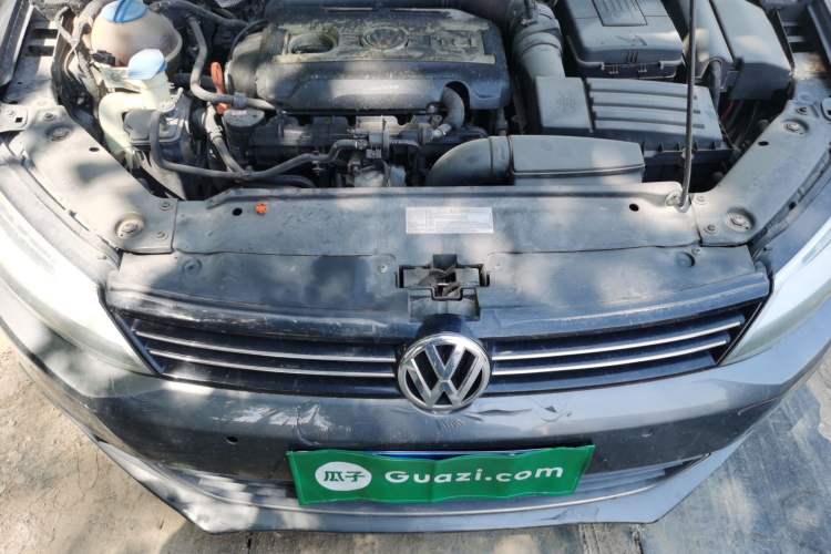 Used Volkswagen Sagitar 2012 1.8TSI Automatic Flagship Edition Engine Bay