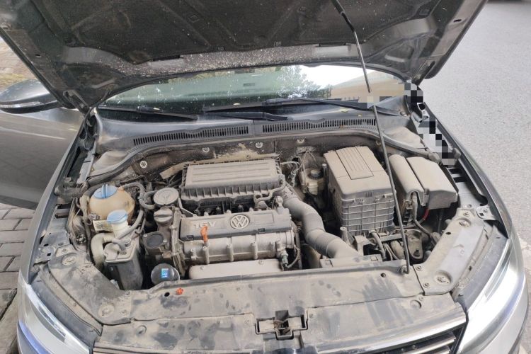 Used Volkswagen Sagitar 2012 1.6L Automatic Comfort Edition Engine Bay