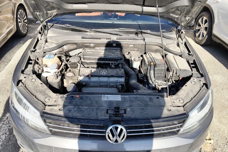 Used Volkswagen Sagitar 2012 1.6L Manual Comfort Model Engine Bay