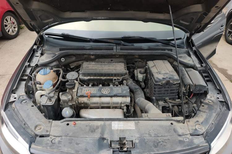 Used Volkswagen Sagitar 2012 1.6L Automatic Comfort Edition Engine Bay