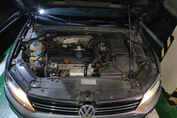 Used Volkswagen Sagitar 2012 1.4TSI Automatic Flagship Edition Engine Bay