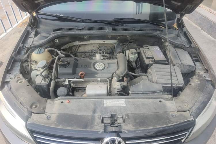 Used Volkswagen Sagitar 2012 1.4TSI Manual Luxury Model Engine Bay