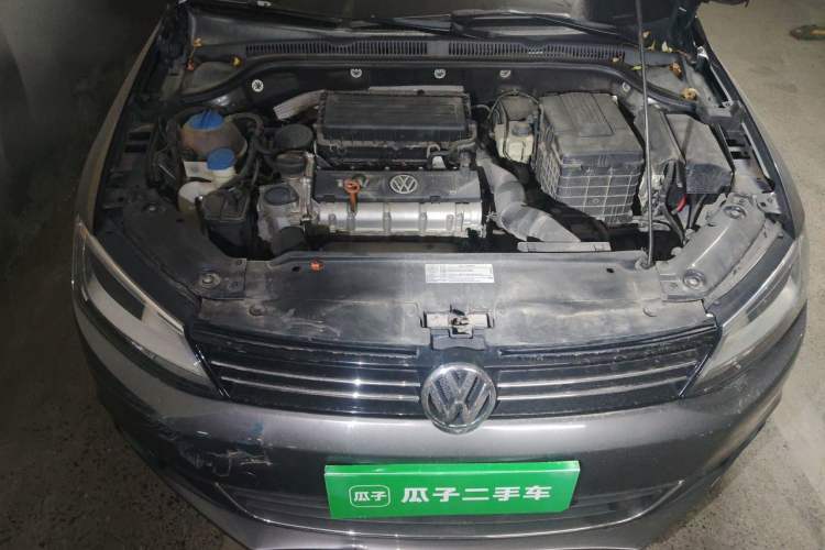 Used Volkswagen Sagitar 2012 1.6L Automatic Comfort Edition Engine Bay