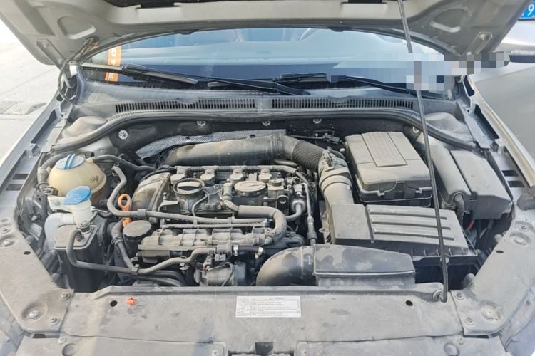 Used Volkswagen Sagitar 2012 1.8TSI Automatic Flagship Edition Engine Bay