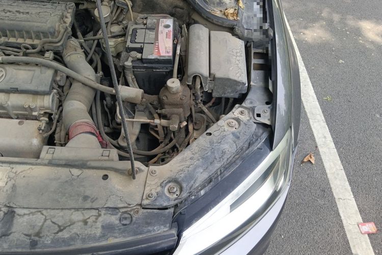 Used Volkswagen Sagitar 2012 1.6L Manual Comfort Model Engine Bay Left