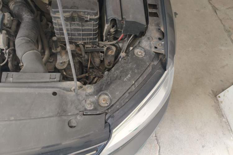 Used Volkswagen Sagitar 2012 1.6L Automatic Comfort Edition Engine Bay Left