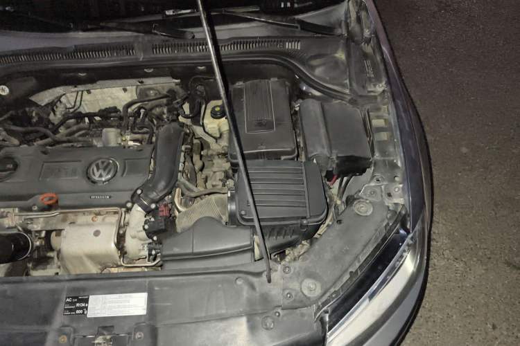 Used Volkswagen Sagitar 2012 1.4TSI Automatic Luxury Edition Engine Bay Left