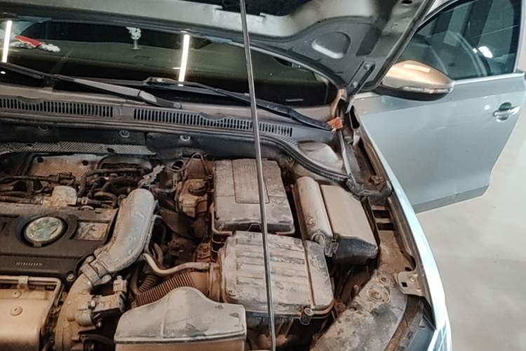 Used Volkswagen Sagitar 2012 1.4TSI Automatic Luxury Edition Engine Bay Left