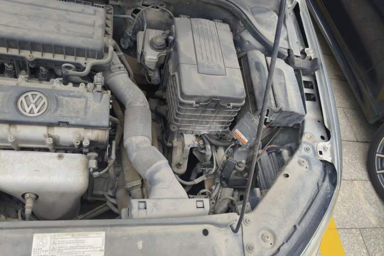 Used Volkswagen Sagitar 2012 1.6L Automatic Fashion Edition Engine Bay Left