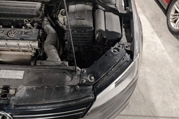 Used Volkswagen Sagitar 2012 1.6L Automatic Comfort Edition Engine Bay Left