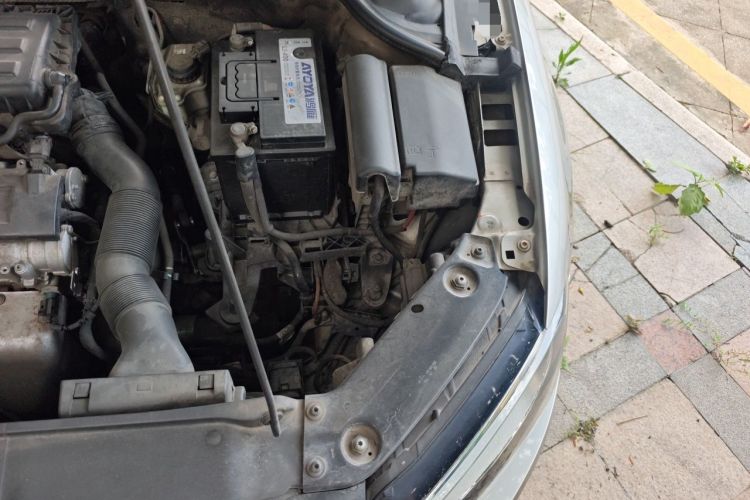 Used Volkswagen Sagitar 2012 1.6L Manual Comfort Model Engine Bay Left