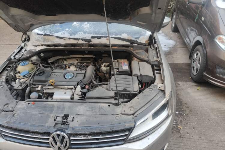 Used Volkswagen Sagitar 2012 1.4TSI Manual Luxury Model Engine Bay Left