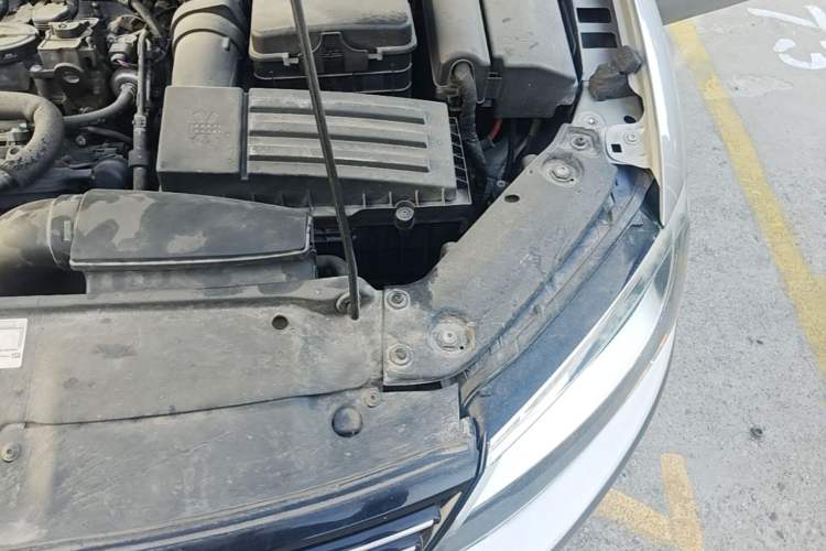 Used Volkswagen Sagitar 2012 1.8TSI Automatic Flagship Edition Engine Bay Left