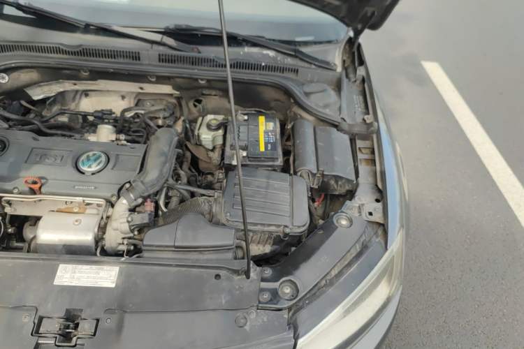 Used Volkswagen Sagitar 2012 1.4TSI Manual Luxury Model Engine Bay Left