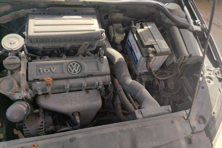Used Volkswagen Sagitar 2012 1.6L Manual Comfort Model Engine Bay Left