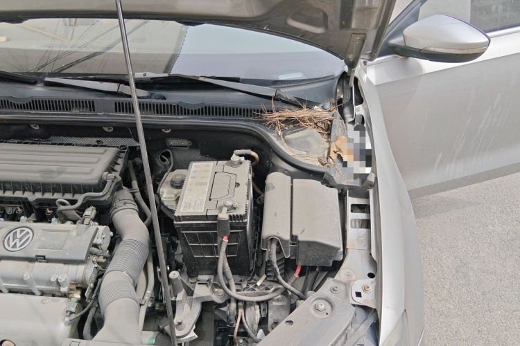 Used Volkswagen Sagitar 2012 1.6L Manual Comfort Model Engine Bay Left