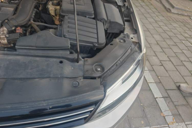 Used Volkswagen Sagitar 2012 1.4TSI Automatic Luxury Edition Engine Bay Left