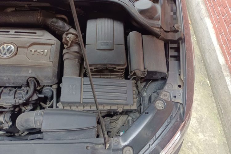 Used Volkswagen Sagitar 2012 1.8TSI Automatic Flagship Edition Engine Bay Left