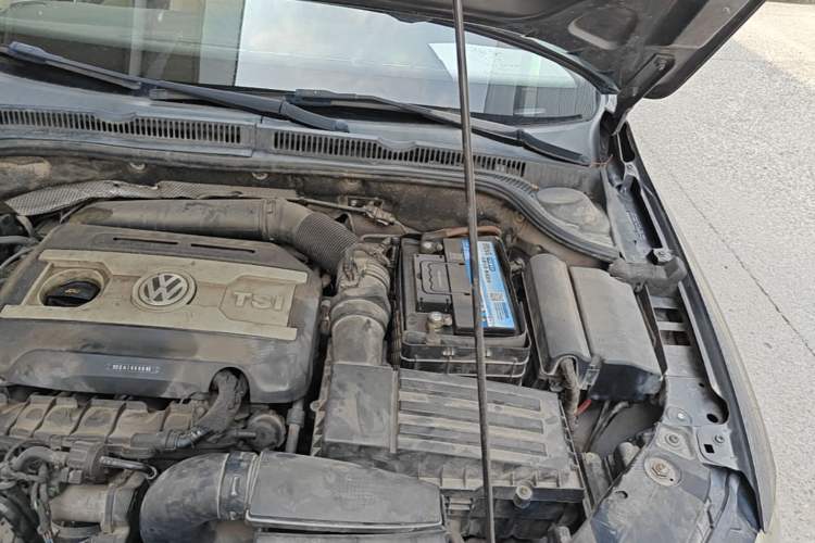 Used Volkswagen Sagitar 2012 1.8TSI Automatic Flagship Edition Engine Bay Left