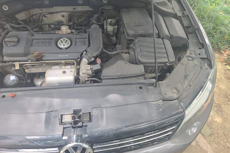 Used Volkswagen Sagitar 2012 1.4TSI Automatic Luxury Edition Engine Bay Left