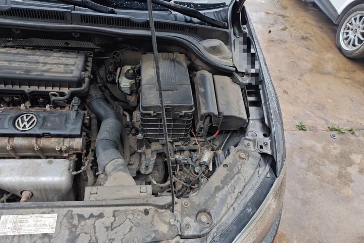Used Volkswagen Sagitar 2012 1.6L Automatic Fashion Edition Engine Bay Left