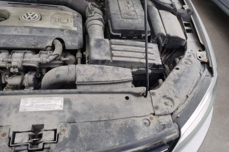 Used Volkswagen Sagitar 2012 1.8TSI Automatic Flagship Edition Engine Bay Left