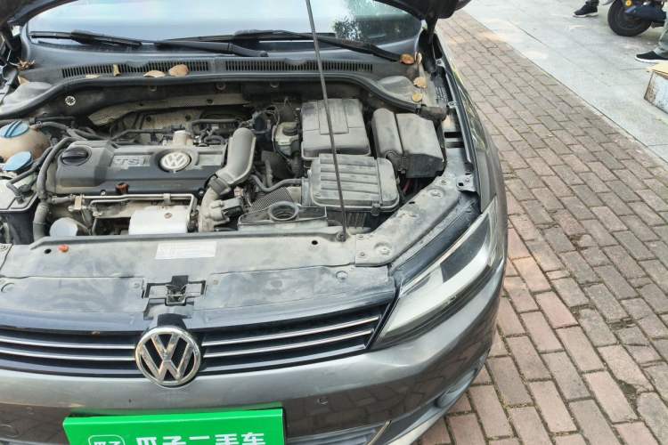 Used Volkswagen Sagitar 2012 1.4TSI Automatic Luxury Edition Engine Bay Left