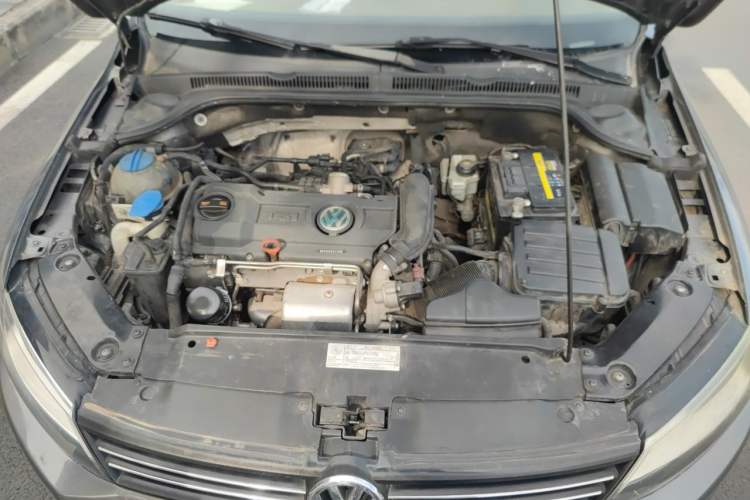 Used Volkswagen Sagitar 2012 1.4TSI Manual Luxury Model Engine Bay