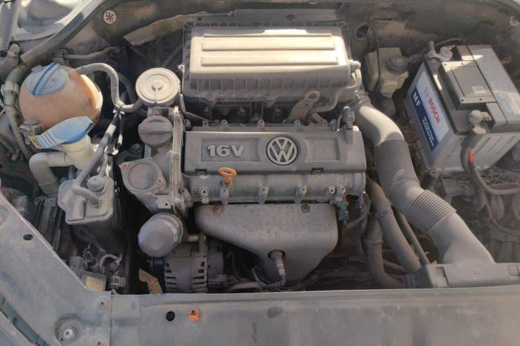 Used Volkswagen Sagitar 2012 1.6L Manual Comfort Model Engine Bay