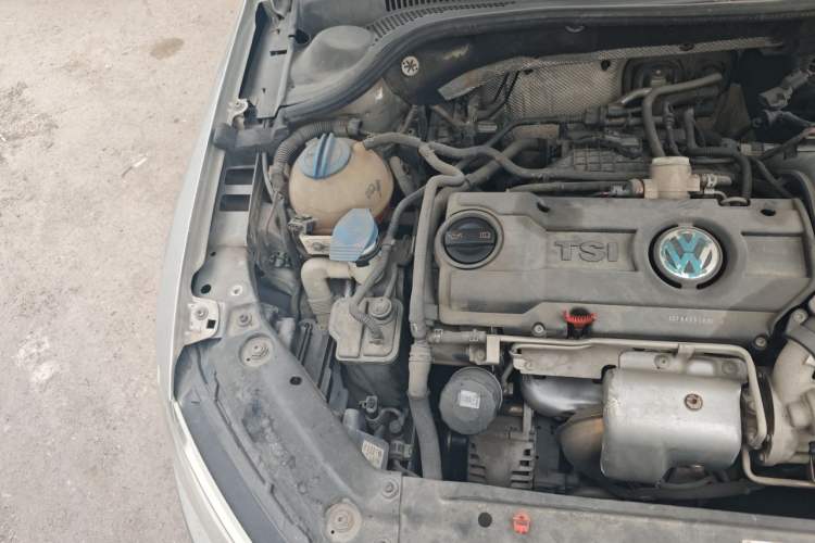Used Volkswagen Sagitar 2012 1.4TSI Automatic Luxury Edition Engine Bay Right