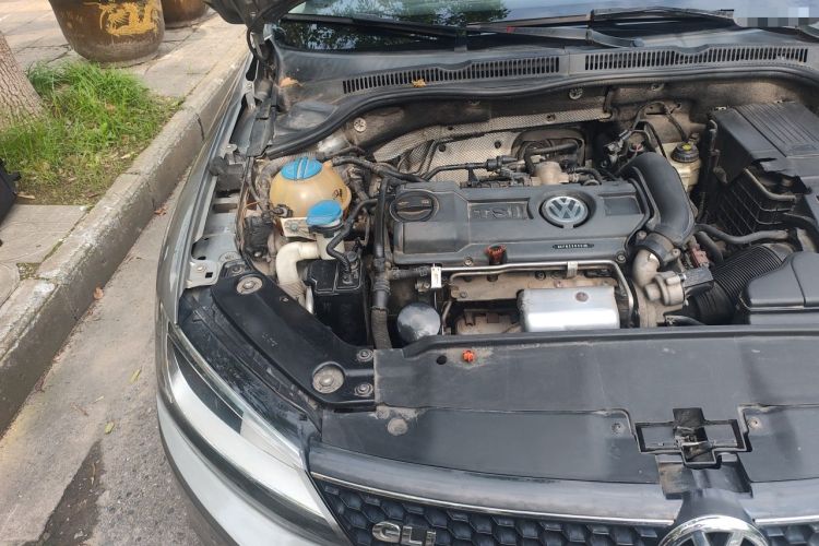 Used Volkswagen Sagitar 2012 1.4TSI Automatic Luxury Edition Engine Bay Right