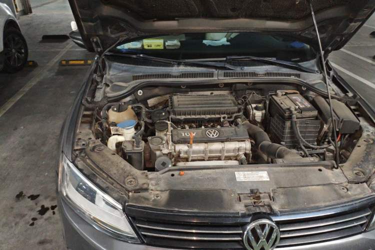 Used Volkswagen Sagitar 2012 1.6L Automatic Comfort Edition Engine Bay Right