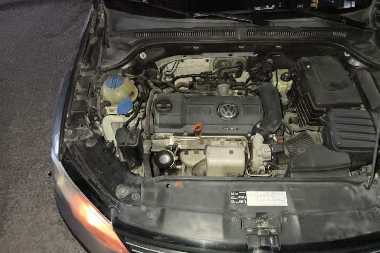 Used Volkswagen Sagitar 2012 1.4TSI Automatic Luxury Edition Engine Bay Right