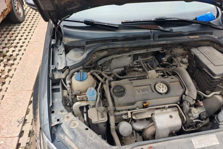 Used Volkswagen Sagitar 2012 1.4TSI Automatic Luxury Edition Engine Bay Right