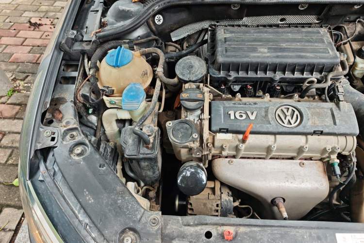 Used Volkswagen Sagitar 2012 1.6L Automatic Comfort Edition Engine Bay Right