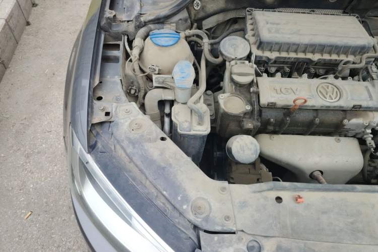 Used Volkswagen Sagitar 2012 1.6L Manual Comfort Model Engine Bay Right