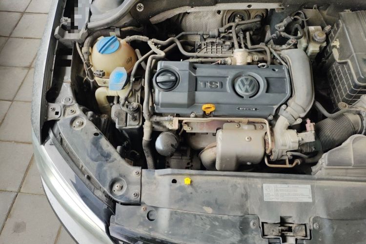 Used Volkswagen Sagitar 2012 1.4TSI Automatic Luxury Edition Engine Bay Right