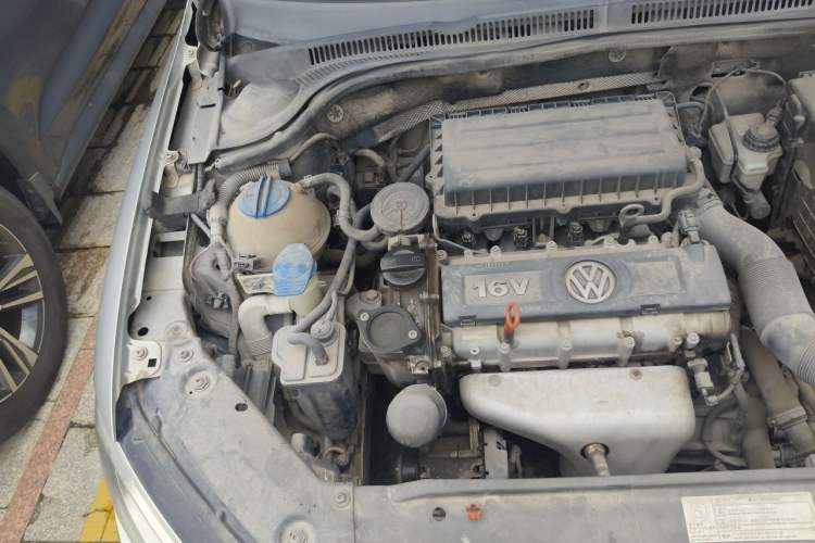 Used Volkswagen Sagitar 2012 1.6L Automatic Fashion Edition Engine Bay Right