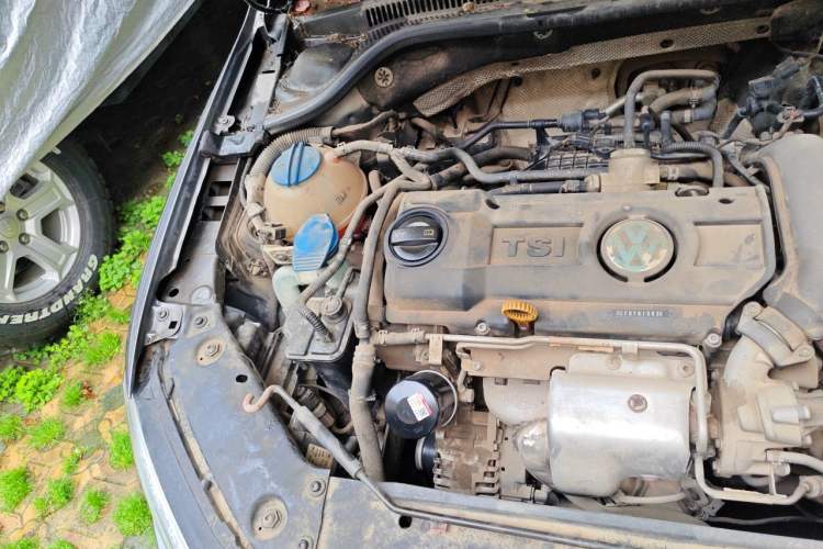 Used Volkswagen Sagitar 2012 1.4TSI Automatic Flagship Edition Engine Bay Right