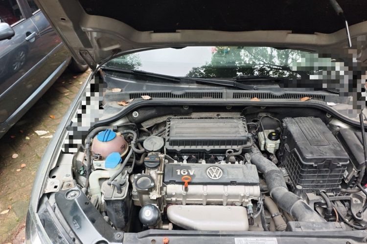 Used Volkswagen Sagitar 2012 1.6L Automatic Comfort Edition Engine Bay Right