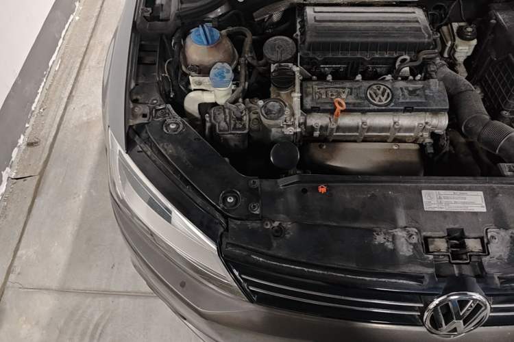 Used Volkswagen Sagitar 2012 1.6L Automatic Comfort Edition Engine Bay Right