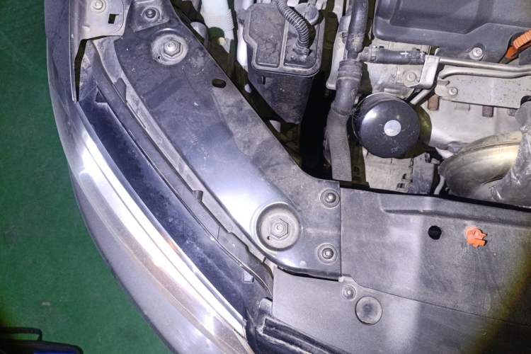 Used Volkswagen Sagitar 2012 1.4TSI Automatic Fashion Edition Engine Bay Right