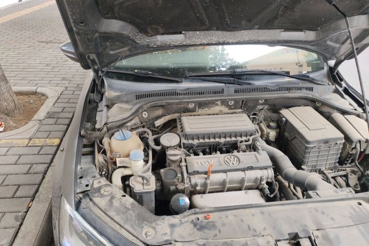 Used Volkswagen Sagitar 2012 1.6L Automatic Comfort Edition Engine Bay Right