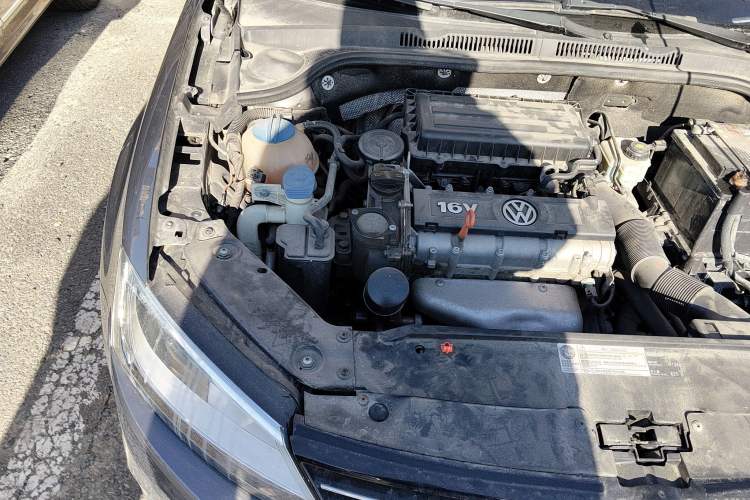 Used Volkswagen Sagitar 2012 1.6L Manual Comfort Model Engine Bay Right