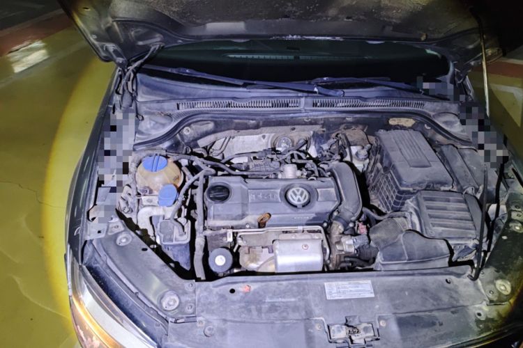 Used Volkswagen Sagitar 2012 1.4TSI Automatic Luxury Edition Engine Bay Right